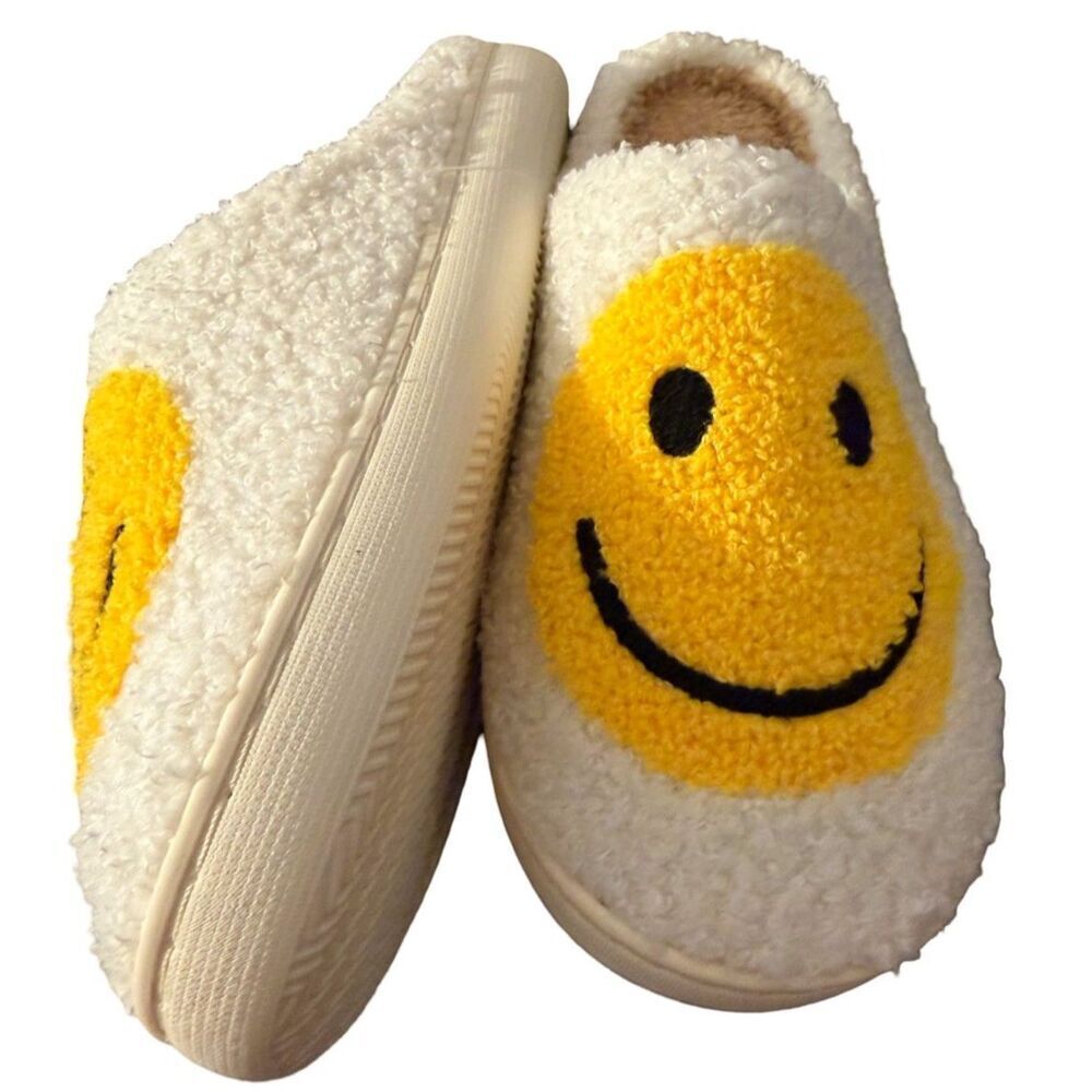NWT Sugar & Spice Women's Happy Face Plush Slippers White/Yellow Size M (7-8) - Picture 4 of 7